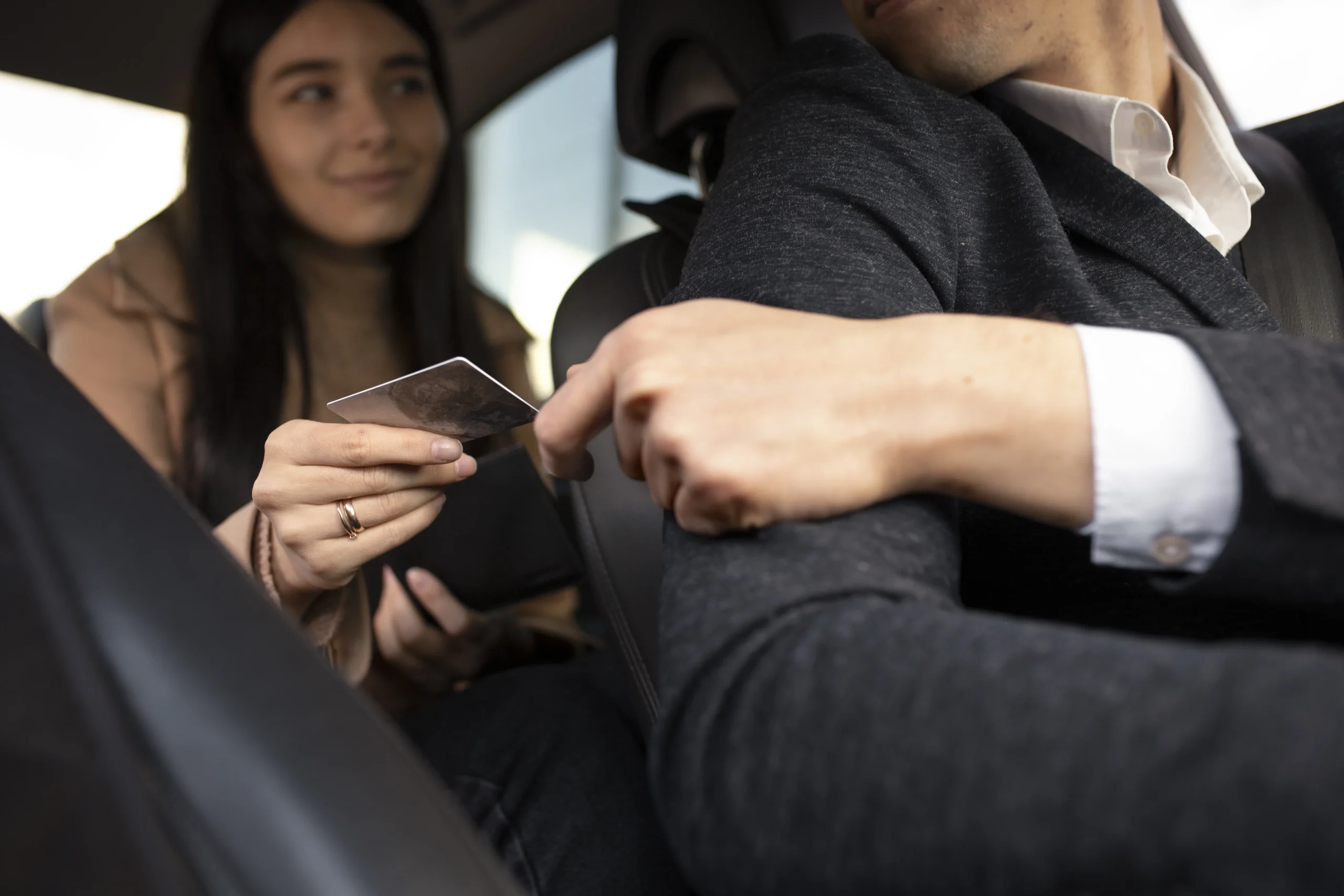 woman-wanting-pay-taxi-services-scaled